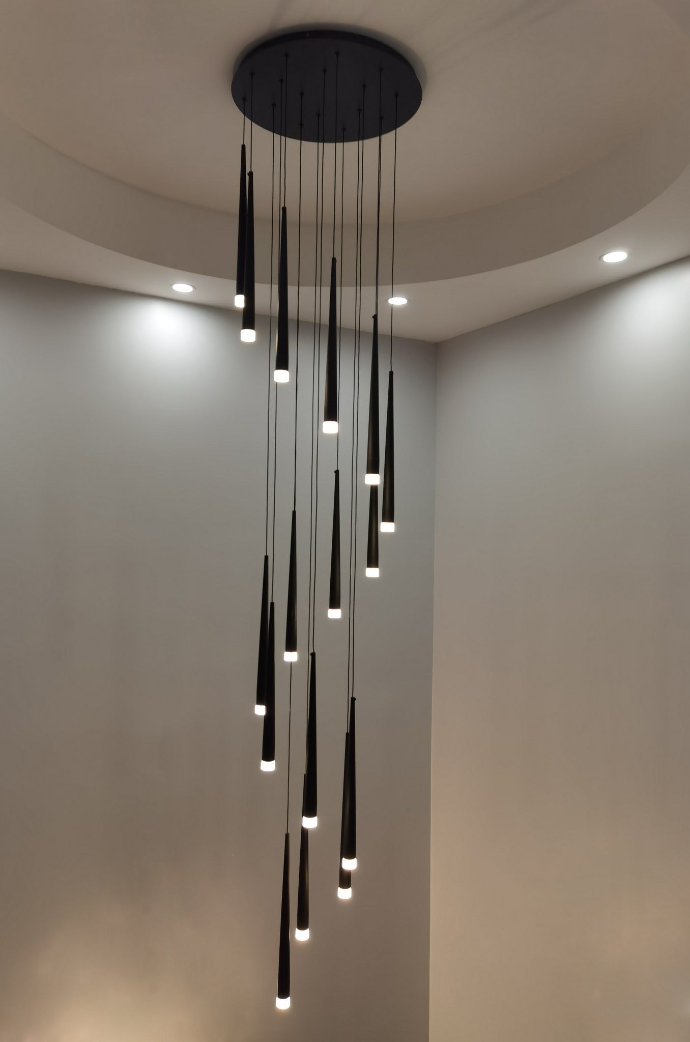 Minimalism Black Metal Ceiling Pendant Lighting Fixture For Staircase in Gold/ Black Finish