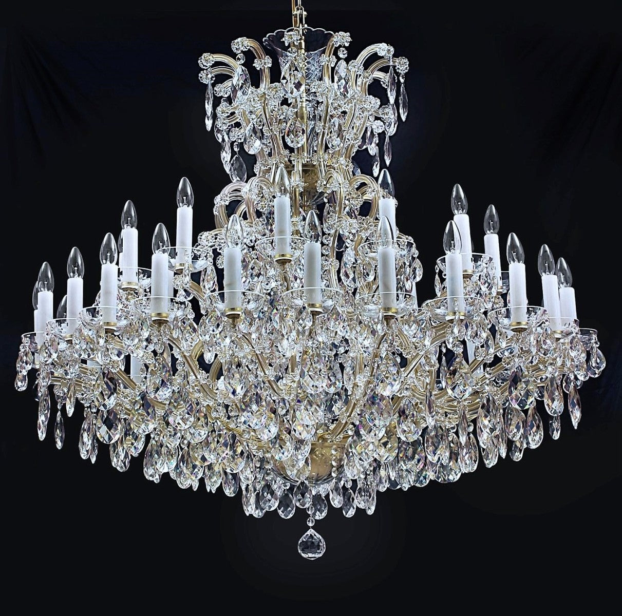 Crystal chandelier with clear glass and gold accents