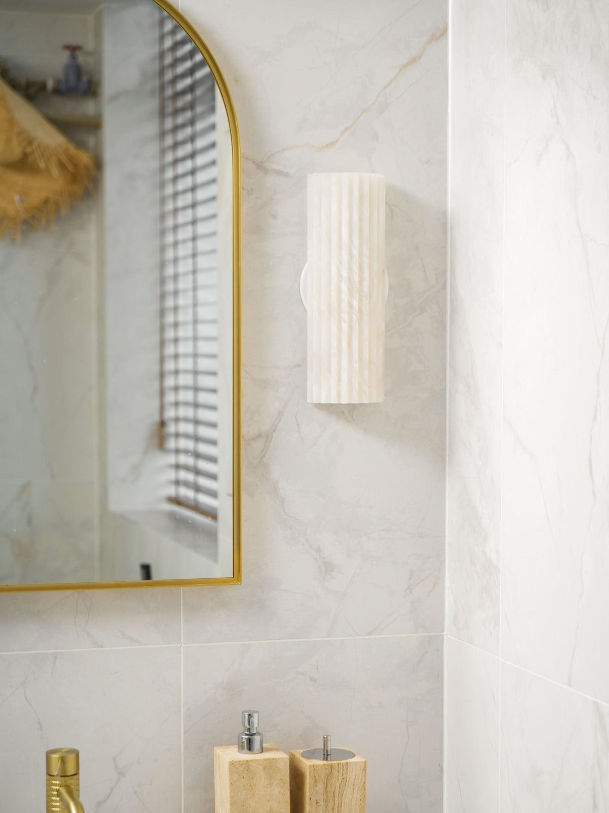 Alvia Alabaster Wall Light by Meetlighting