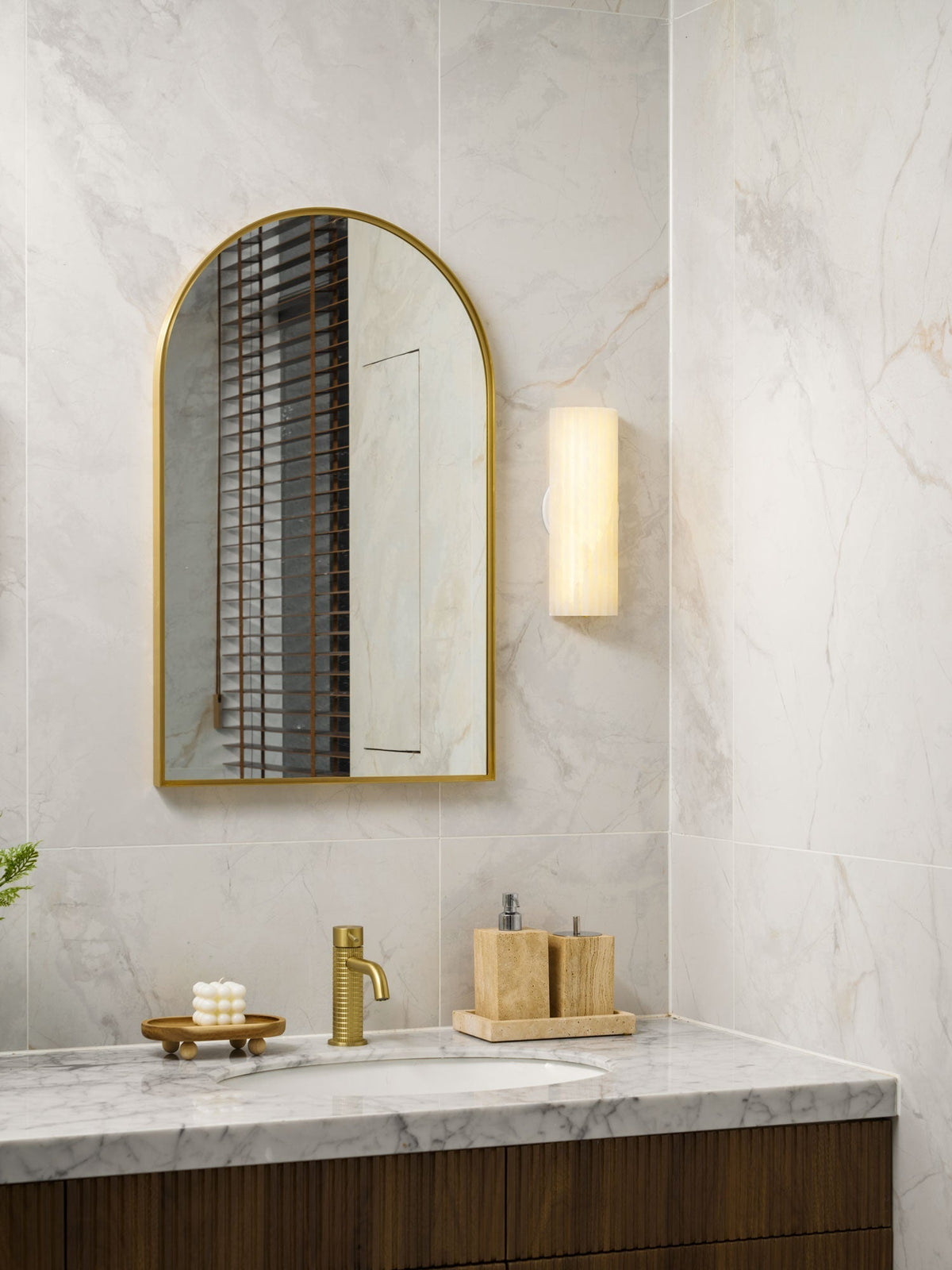 Alvia Alabaster Wall Light by Meetlighting