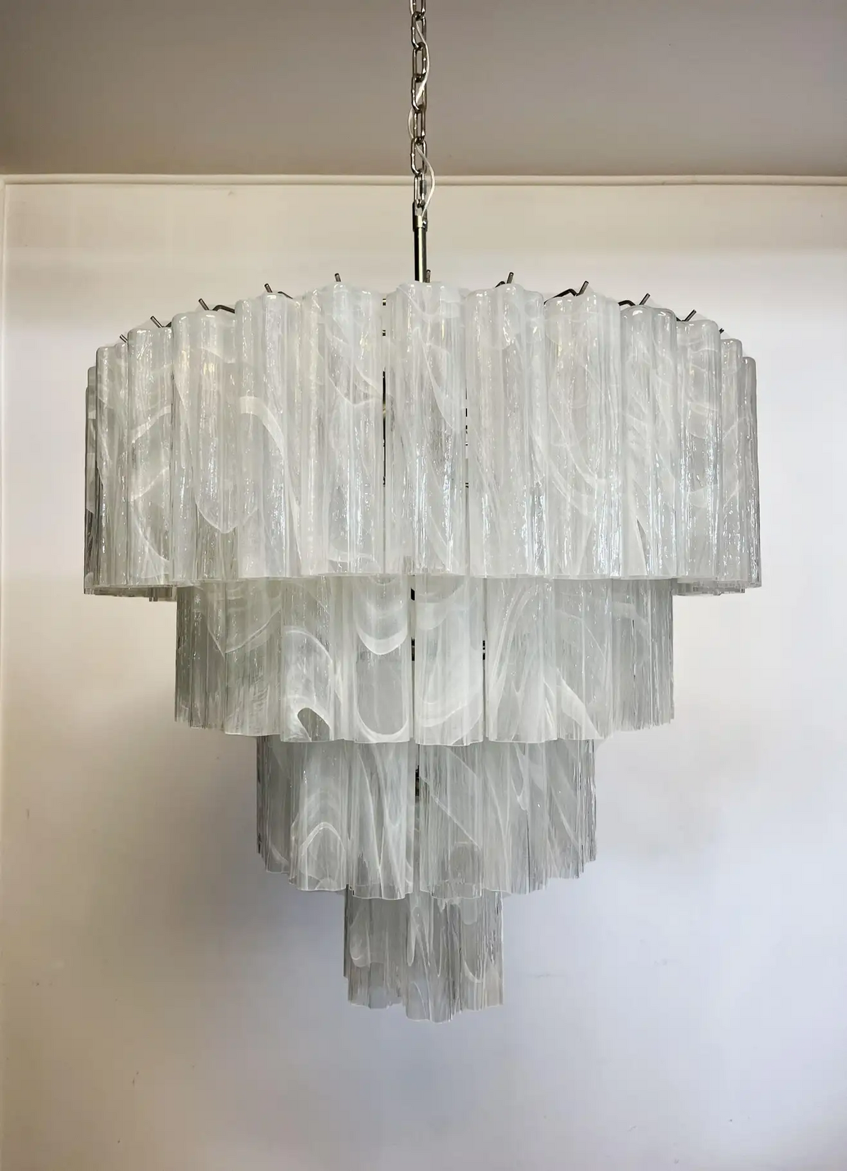 Murano Chandelier – 78 tubes – Alabaster white by Meetlighting