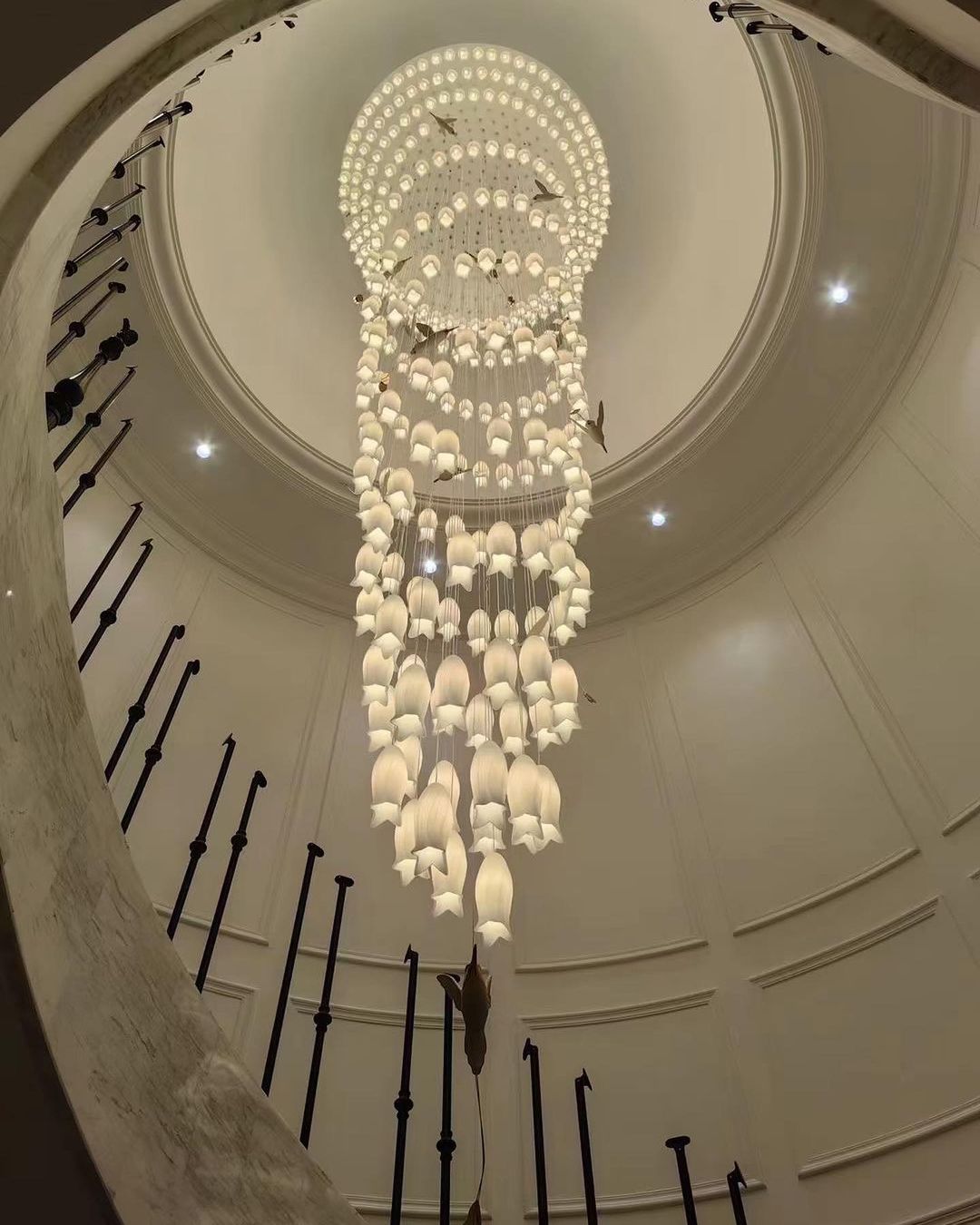 Modern White Ceramic Elegant Tulip Flower Chandelier For Foyer/Staircase-MEET LIGHTING