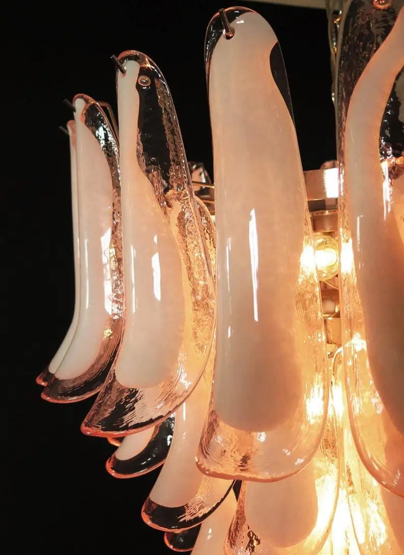 Murano Chandelier – 75 petals – Pink by Meetlighting