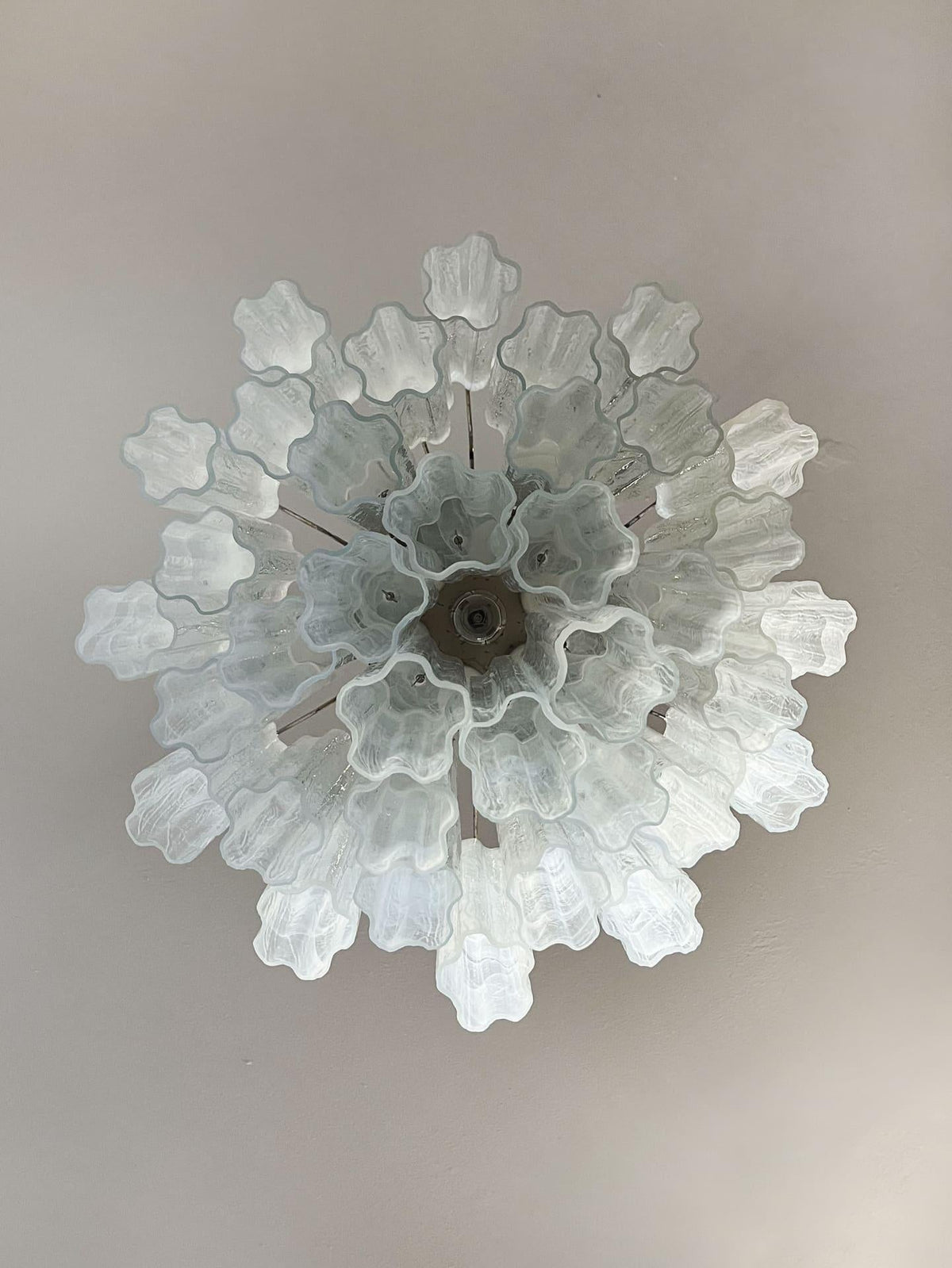 Murano Chandelier – 36 tubes – Alabaster white - Meetlighting