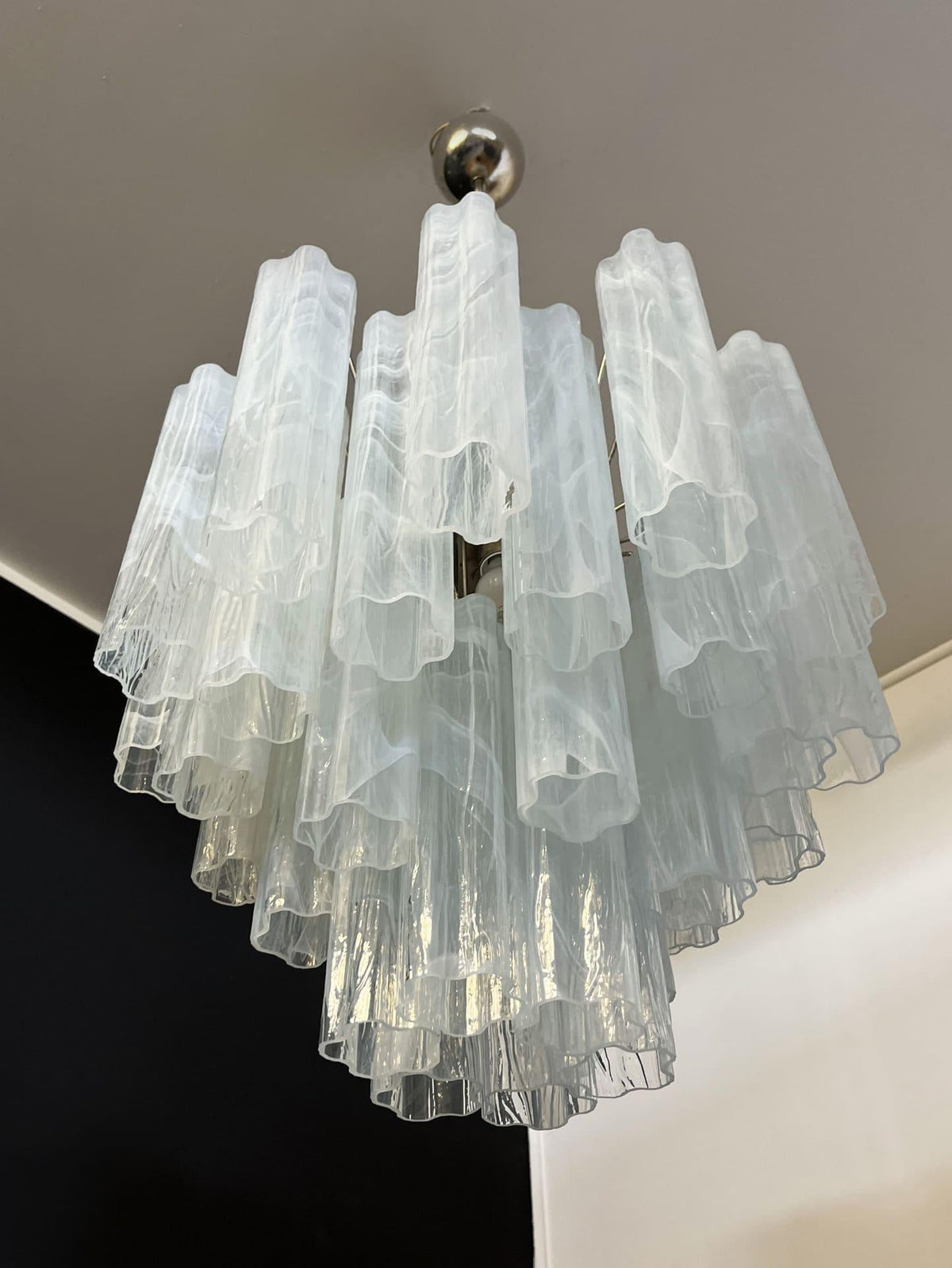 Murano Chandelier – 36 tubes – Alabaster white - Meetlighting