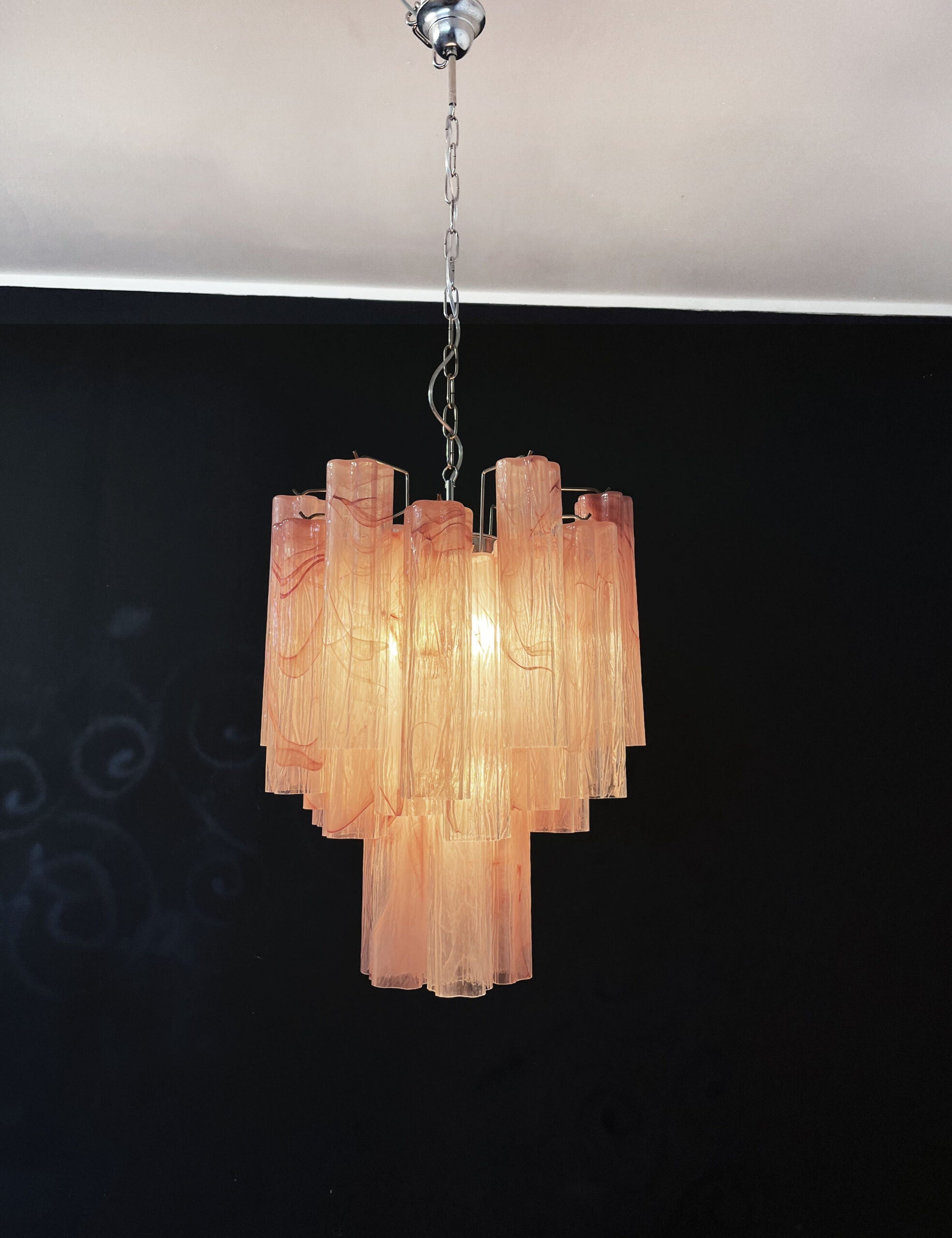 Murano Chandelier – 30 tubes – Alabaster Pink by Meetlighting