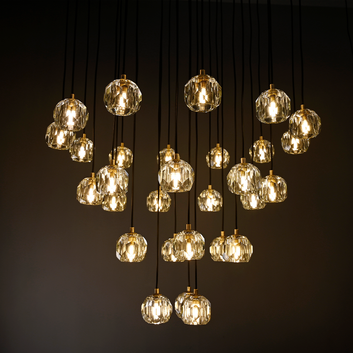 Bille De Crystal Round Cluster Chandelier 30"-Meet Lighting