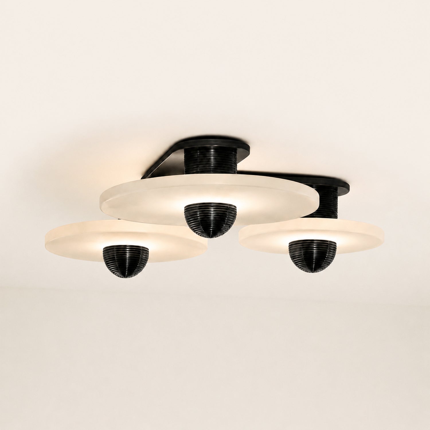 Median Alabaster Flush mount - 3 Surface by Meetlighting