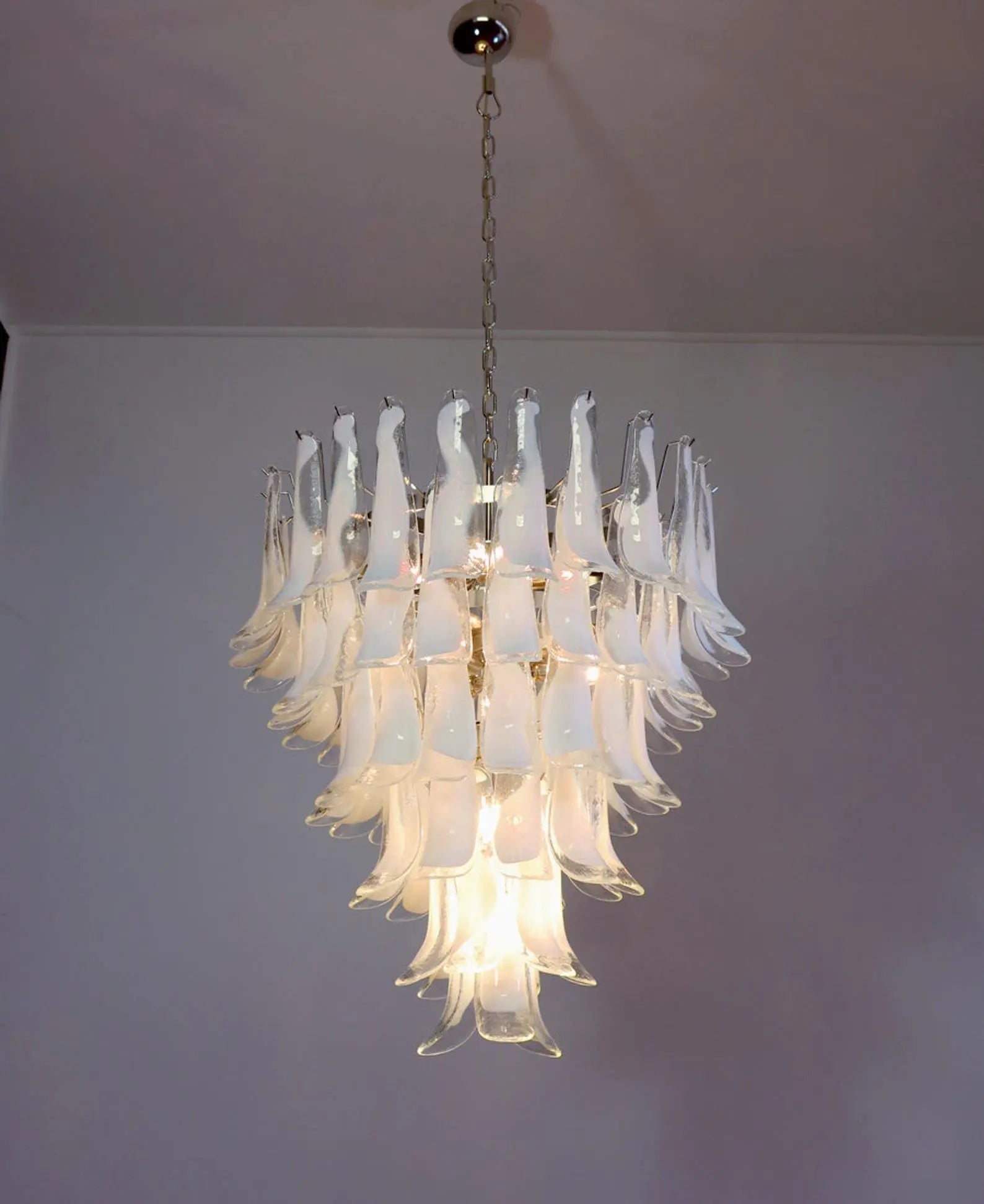Murano Chandelier – 75 petals – Transparent by Meetlighting